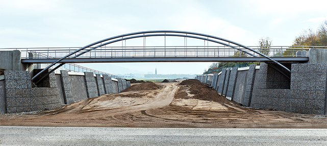 Brücke über die Suwonallee (Stadionzufahrt) in Freiburg