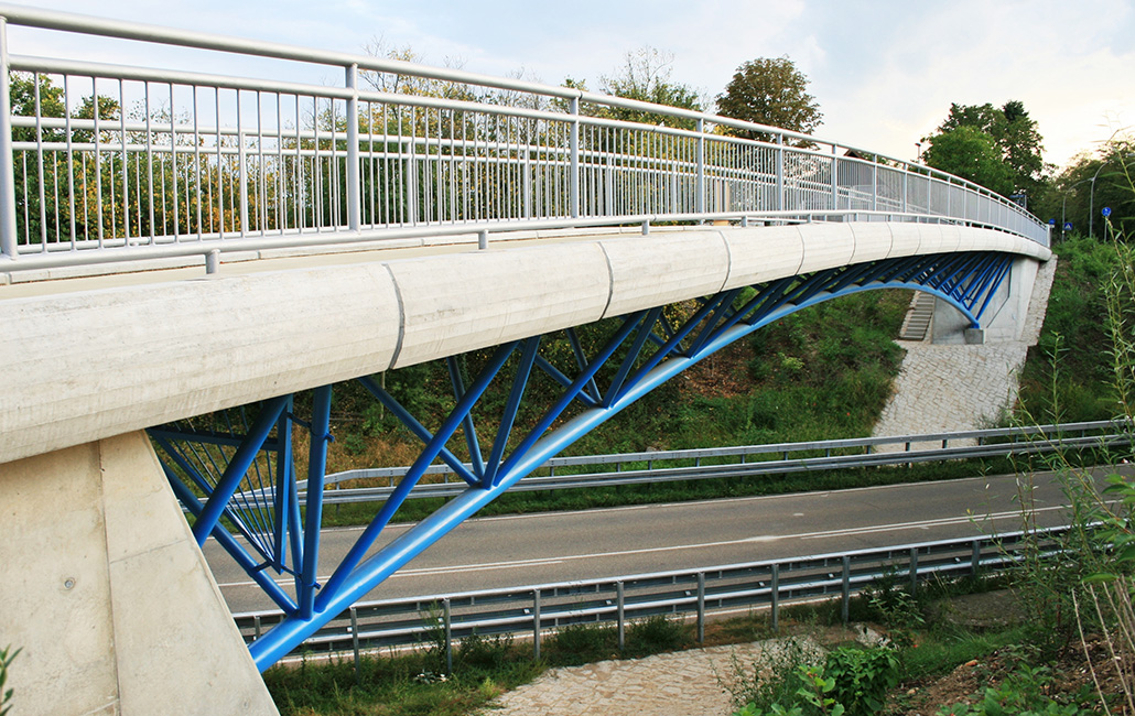 Geh- und Radbrücke über die B 378 in Neuenburg am Rhein