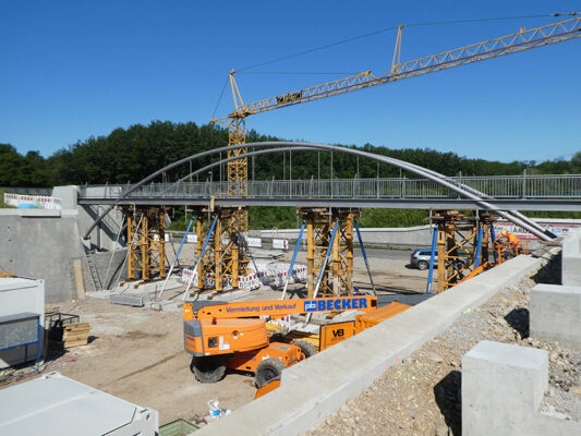 Brücke über die Suwonallee (Stadionzufahrt) in Freiburg