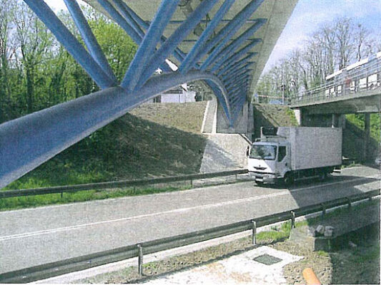 Geh- und Radbrücke über die B 378 in Neuenburg am Rhein