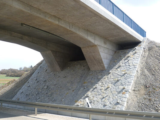 Straßenbrücke für Ortsumfahrung
