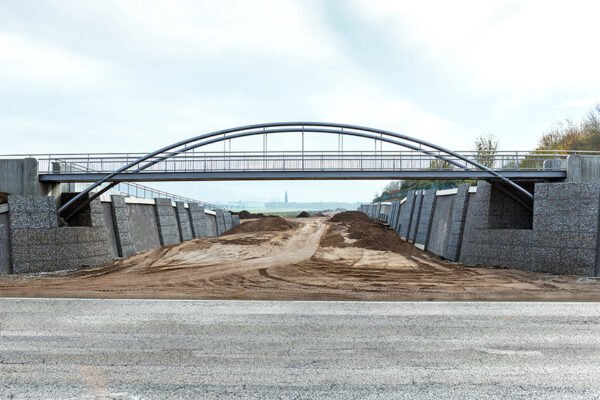 Brücke über die Suwonallee (Stadionzufahrt) in Freiburg